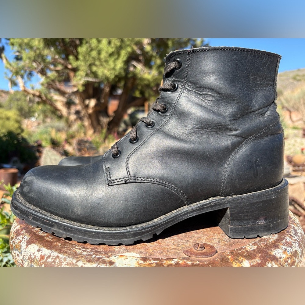 FRYE Short Lug Sole Lace Up Boots